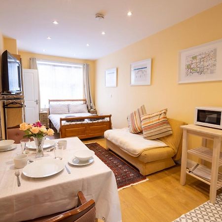 London Vegetarian Smoke & Pet Free En-Suite With Ev Parking Έτζγουερ Εξωτερικό φωτογραφία