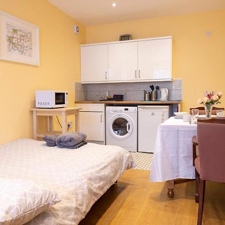 London Vegetarian Smoke & Pet Free En-Suite With Ev Parking Έτζγουερ Εξωτερικό φωτογραφία
