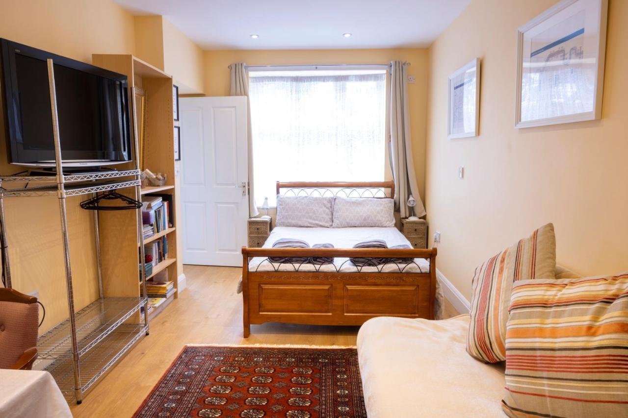 London Vegetarian Smoke & Pet Free En-Suite With Ev Parking Έτζγουερ Εξωτερικό φωτογραφία