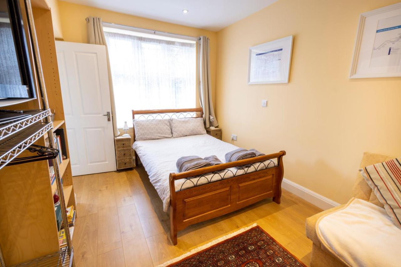 London Vegetarian Smoke & Pet Free En-Suite With Ev Parking Έτζγουερ Εξωτερικό φωτογραφία