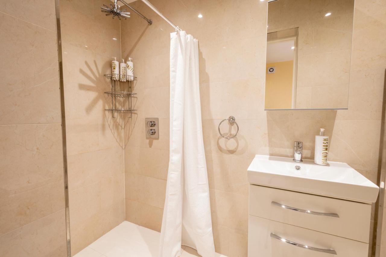 London Vegetarian Smoke & Pet Free En-Suite With Ev Parking Έτζγουερ Εξωτερικό φωτογραφία