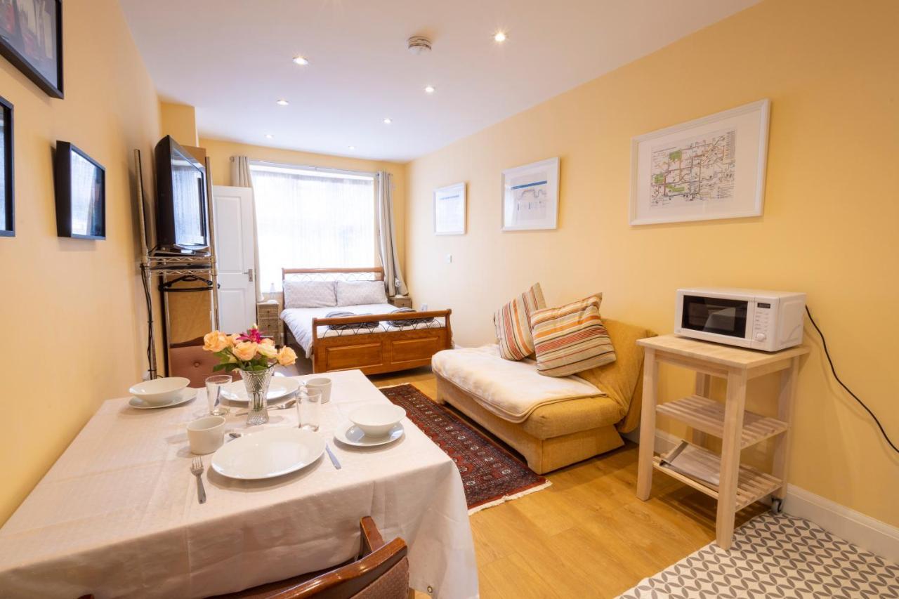 London Vegetarian Smoke & Pet Free En-Suite With Ev Parking Έτζγουερ Εξωτερικό φωτογραφία