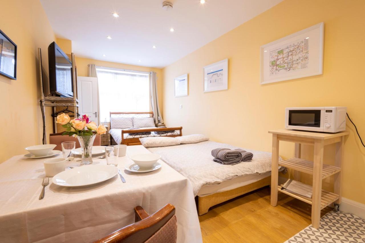 London Vegetarian Smoke & Pet Free En-Suite With Ev Parking Έτζγουερ Εξωτερικό φωτογραφία