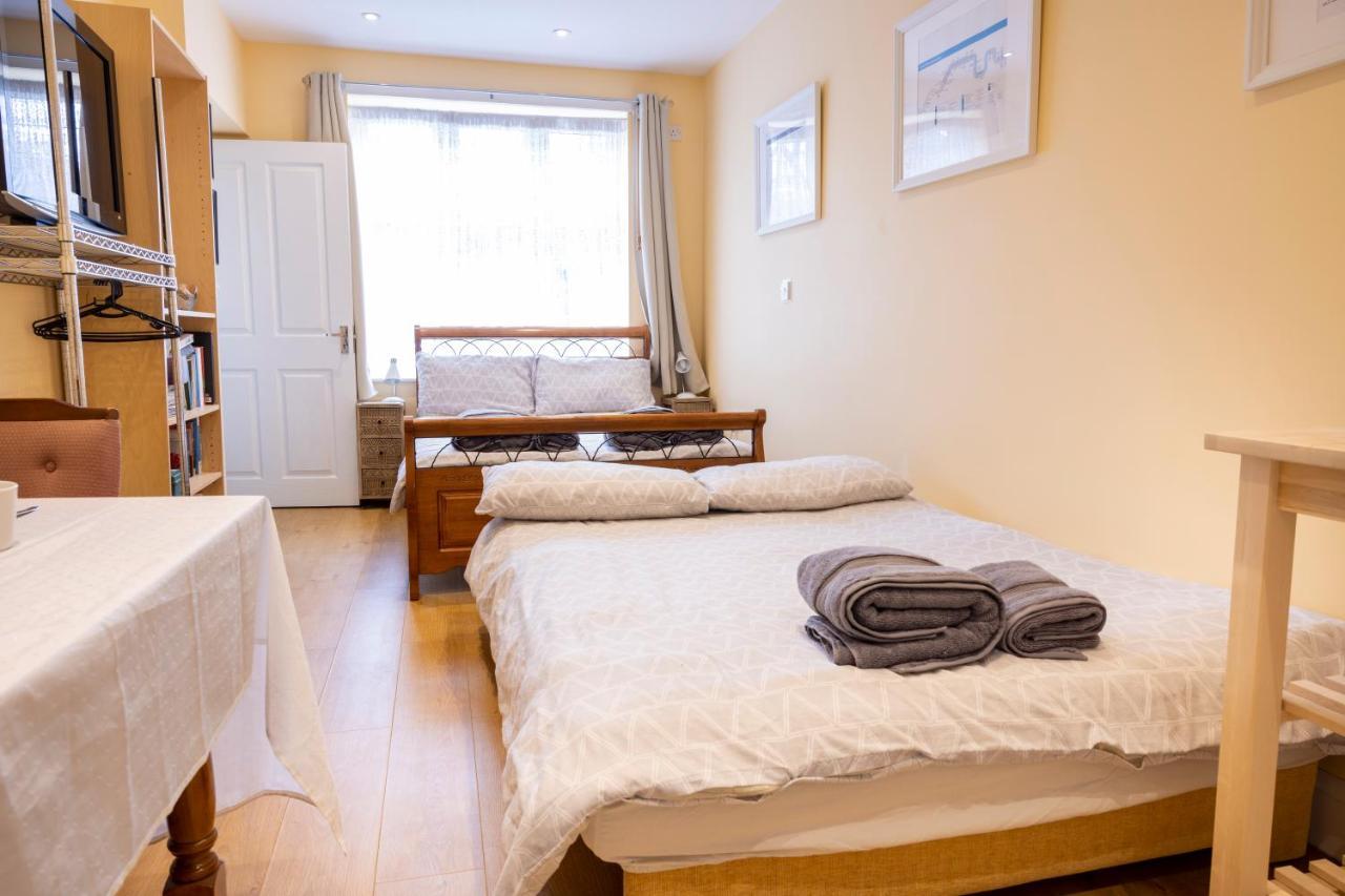 London Vegetarian Smoke & Pet Free En-Suite With Ev Parking Έτζγουερ Εξωτερικό φωτογραφία