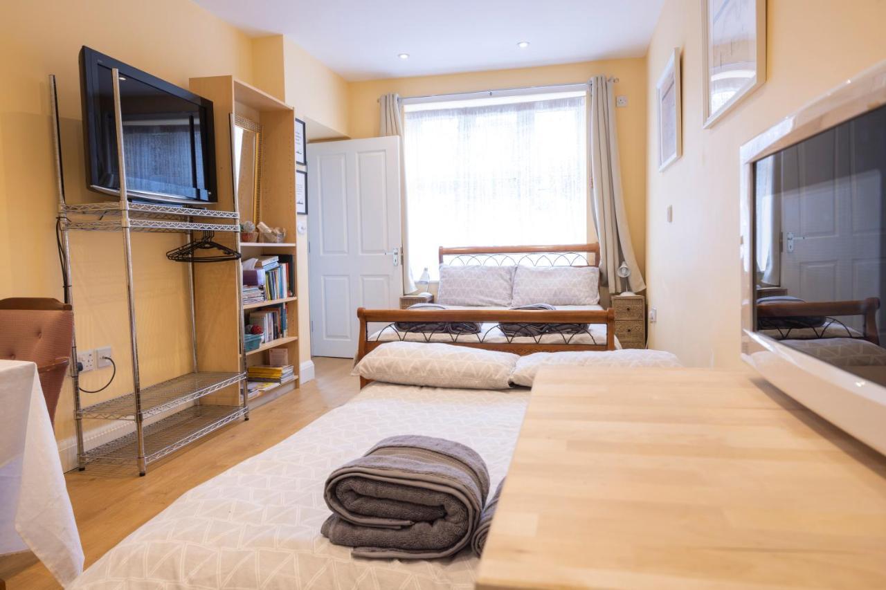 London Vegetarian Smoke & Pet Free En-Suite With Ev Parking Έτζγουερ Εξωτερικό φωτογραφία