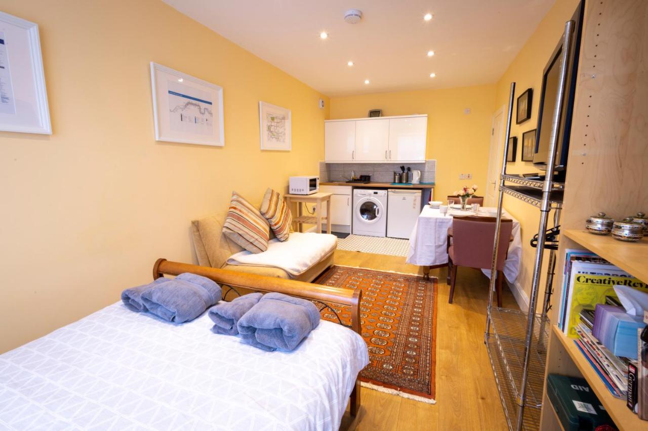 London Vegetarian Smoke & Pet Free En-Suite With Ev Parking Έτζγουερ Εξωτερικό φωτογραφία