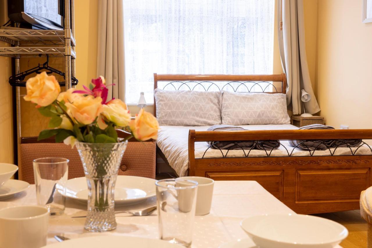 London Vegetarian Smoke & Pet Free En-Suite With Ev Parking Έτζγουερ Εξωτερικό φωτογραφία