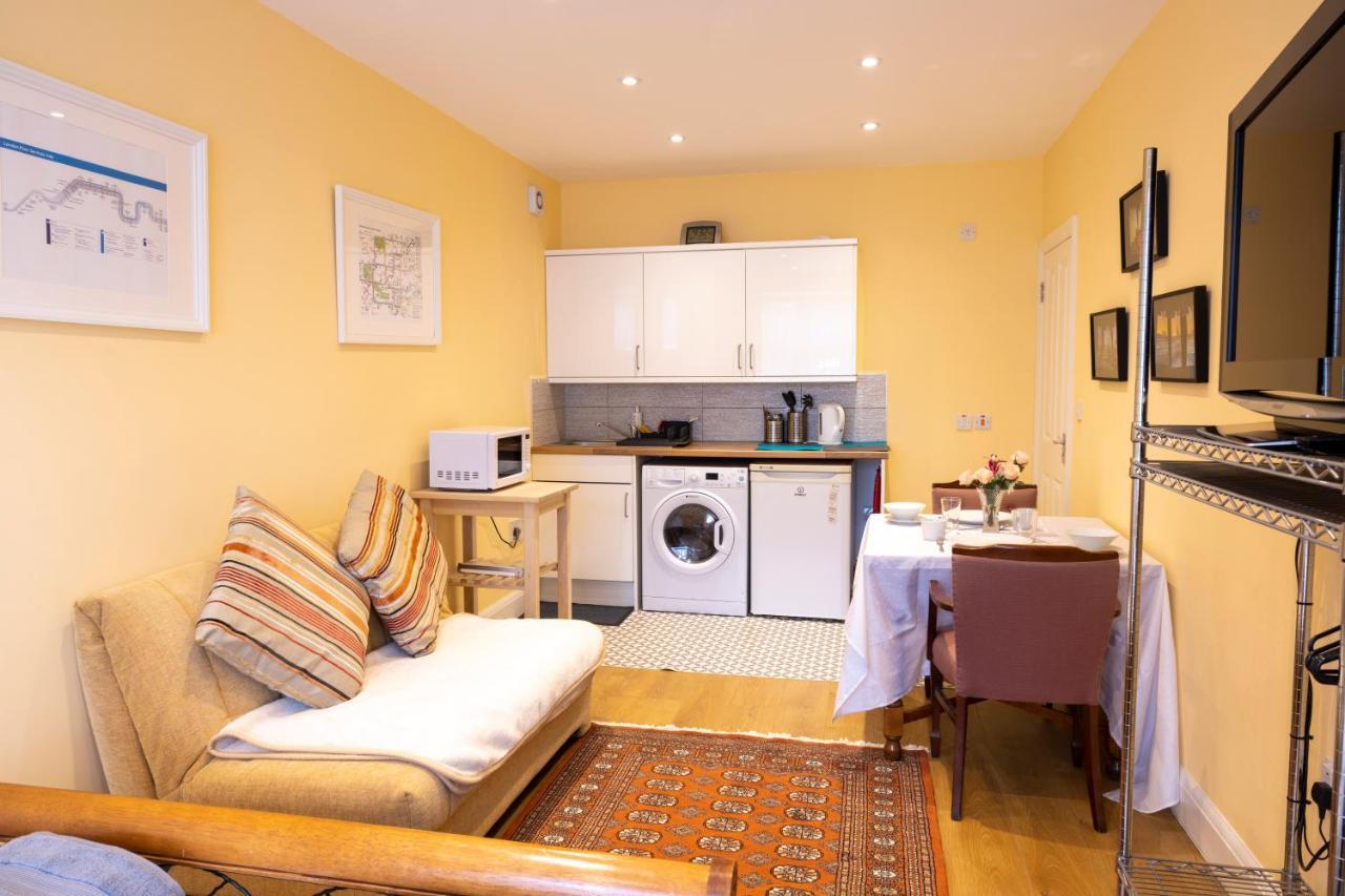 London Vegetarian Smoke & Pet Free En-Suite With Ev Parking Έτζγουερ Εξωτερικό φωτογραφία