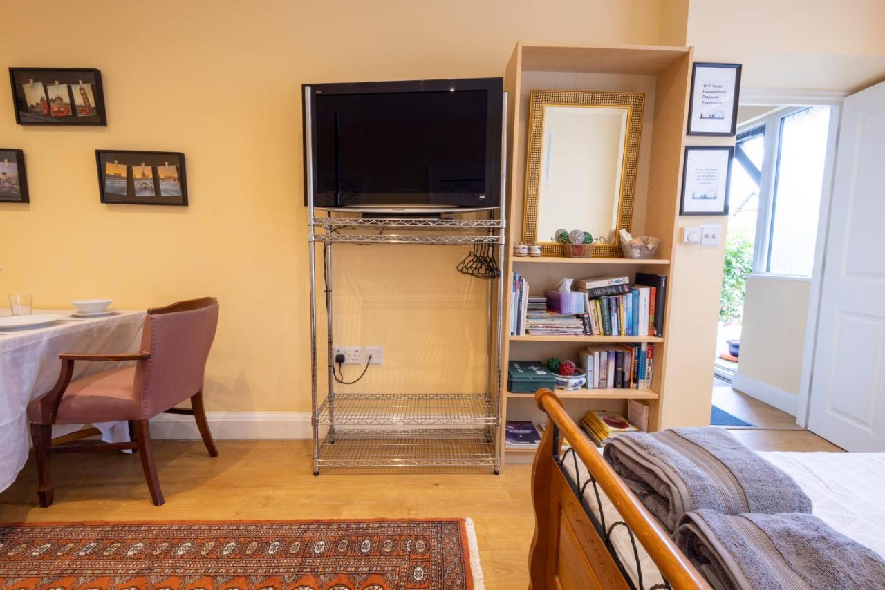 London Vegetarian Smoke & Pet Free En-Suite With Ev Parking Έτζγουερ Εξωτερικό φωτογραφία