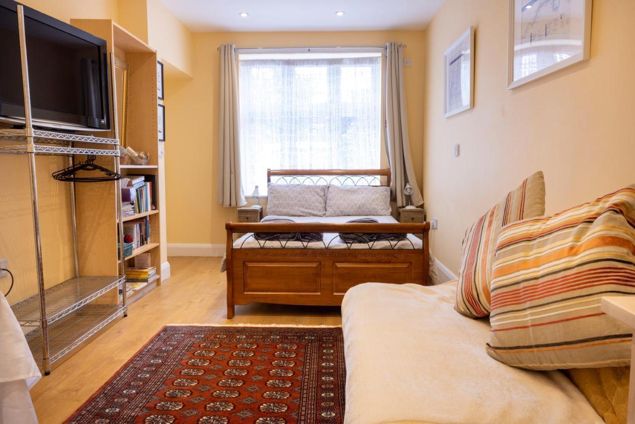 London Vegetarian Smoke & Pet Free En-Suite With Ev Parking Έτζγουερ Εξωτερικό φωτογραφία