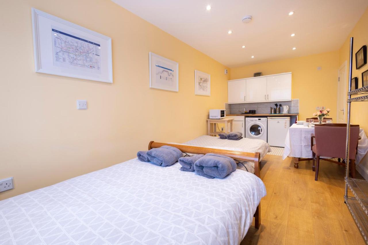 London Vegetarian Smoke & Pet Free En-Suite With Ev Parking Έτζγουερ Εξωτερικό φωτογραφία
