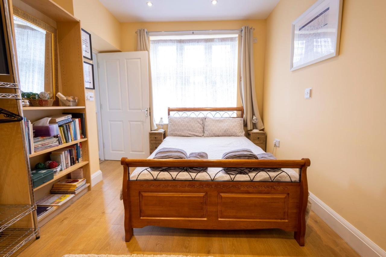 London Vegetarian Smoke & Pet Free En-Suite With Ev Parking Έτζγουερ Εξωτερικό φωτογραφία