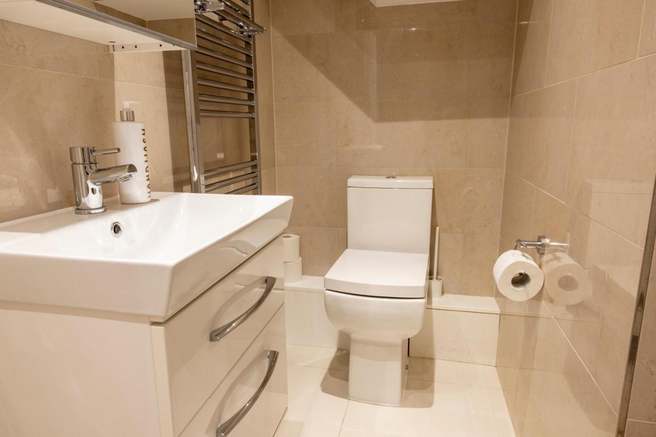 London Vegetarian Smoke & Pet Free En-Suite With Ev Parking Έτζγουερ Εξωτερικό φωτογραφία