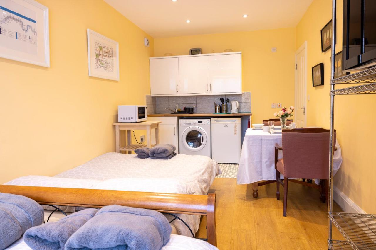 London Vegetarian Smoke & Pet Free En-Suite With Ev Parking Έτζγουερ Εξωτερικό φωτογραφία