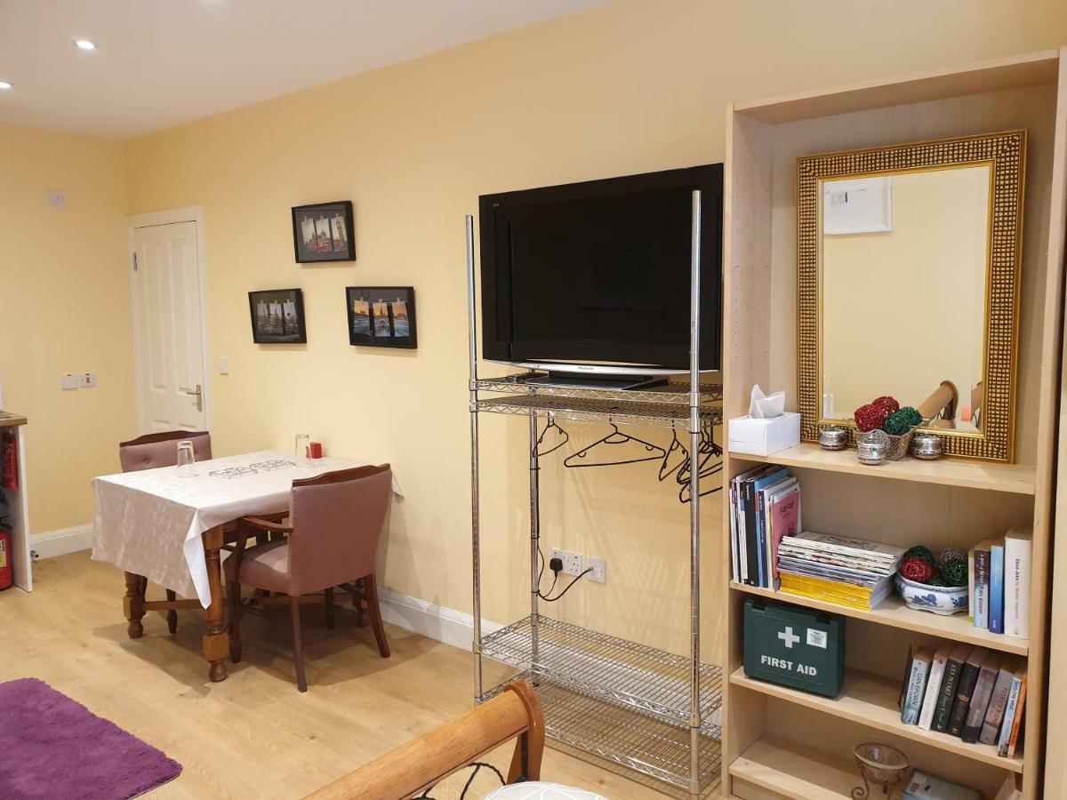 London Vegetarian Smoke & Pet Free En-Suite With Ev Parking Έτζγουερ Εξωτερικό φωτογραφία
