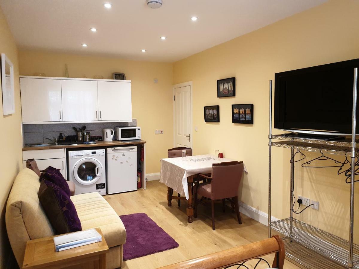 London Vegetarian Smoke & Pet Free En-Suite With Ev Parking Έτζγουερ Εξωτερικό φωτογραφία